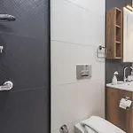 Private Luxury With Large Pool, Jacuzzi And Barbecue In Oeluedeniz Villa