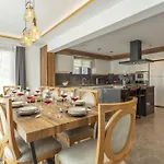 Private Luxury With Large Pool, Jacuzzi And Barbecue In Oeluedeniz Villa