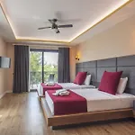 Private Luxury With Large Pool, Jacuzzi And Barbecue In Oeluedeniz Villa Fethiye