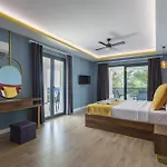Private Luxury With Large Pool, Jacuzzi And Barbecue In Oeluedeniz *