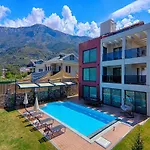 Private Luxury With Large Pool, Jacuzzi And Barbecue In Oeluedeniz * Fethiye