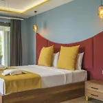 Private Luxury With Large Pool, Jacuzzi And Barbecue In Oeluedeniz Villa Fethiye