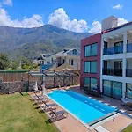 Private Luxury With Large Pool, Jacuzzi And Barbecue In Oeluedeniz Fethiye