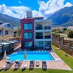 Private Luxury With Large Pool, Jacuzzi And Barbecue In Oeluedeniz Villa Fethiye