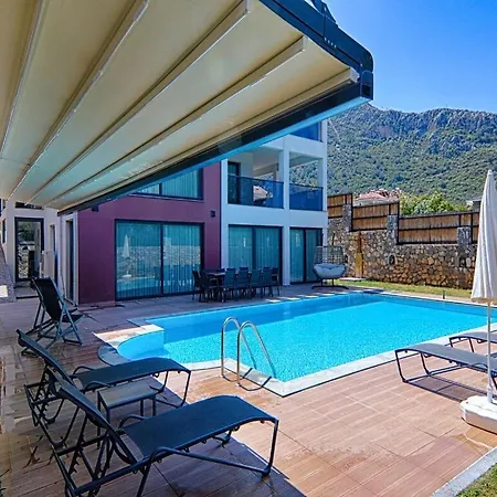 Vila Private Luxury With Large Pool, Jacuzzi And Barbecue In Oeluedeniz Fethiye