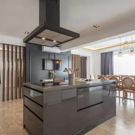 Vila Private Luxury With Large Pool, Jacuzzi And Barbecue In Oeluedeniz *