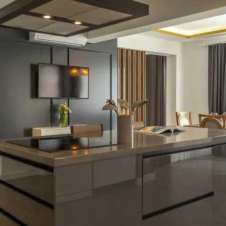 Private Luxury With Large Pool, Jacuzzi And Barbecue In Oeluedeniz Vila