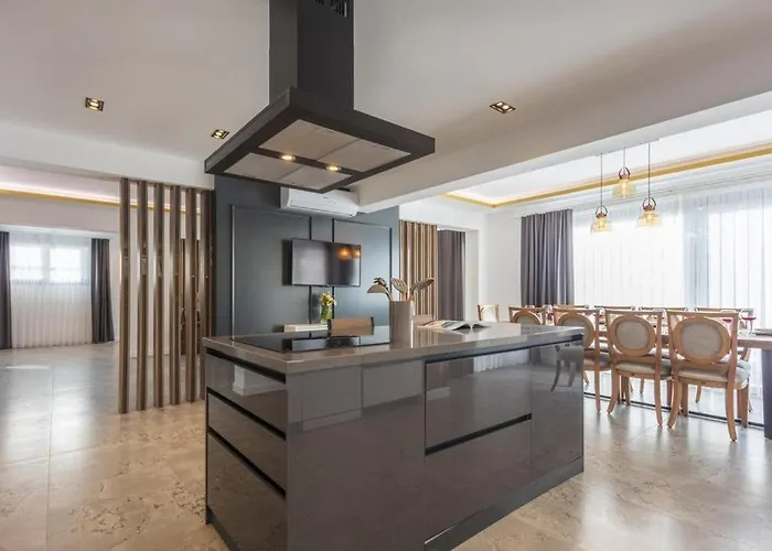 Βίλα Private Luxury With Large Pool, Jacuzzi And Barbecue In Oeluedeniz *
