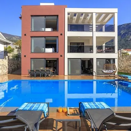 Private Luxury With Large Pool, Jacuzzi And Barbecue In Oeluedeniz * Fethiye