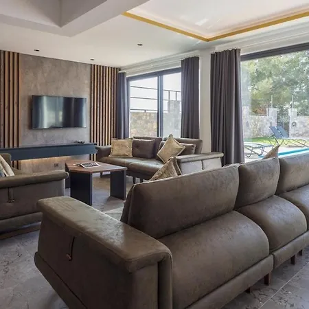 Private Luxury With Large Pool, Jacuzzi And Barbecue In Oeluedeniz فتحية