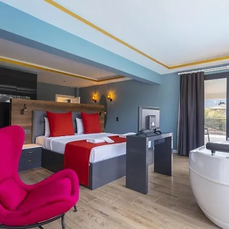 Private Luxury With Large Pool, Jacuzzi&barbecue In ölüdeniz Villa Fethiye