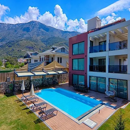 Private Luxury With Large Pool, Jacuzzi&barbecue In ölüdeniz * Fethiye