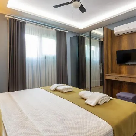 Private Luxury With Large Pool, Jacuzzi And Barbecue In Oeluedeniz * Фетхие