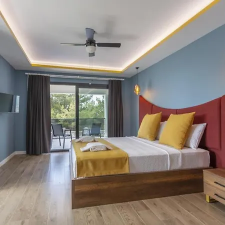 Private Luxury With Large Pool, Jacuzzi&barbecue In ölüdeniz