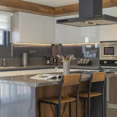 Вилла Private Luxury With Large Pool, Jacuzzi And Barbecue In Oeluedeniz Фетхие