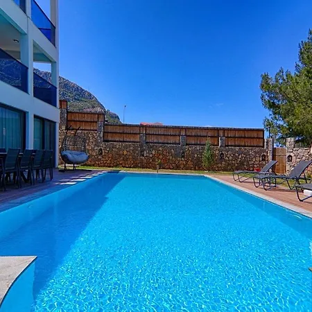 Private Luxury With Large Pool, Jacuzzi&barbecue In ölüdeniz *