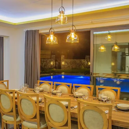 Private Luxury With Large Pool, Jacuzzi And Barbecue In Oeluedeniz * فتحية