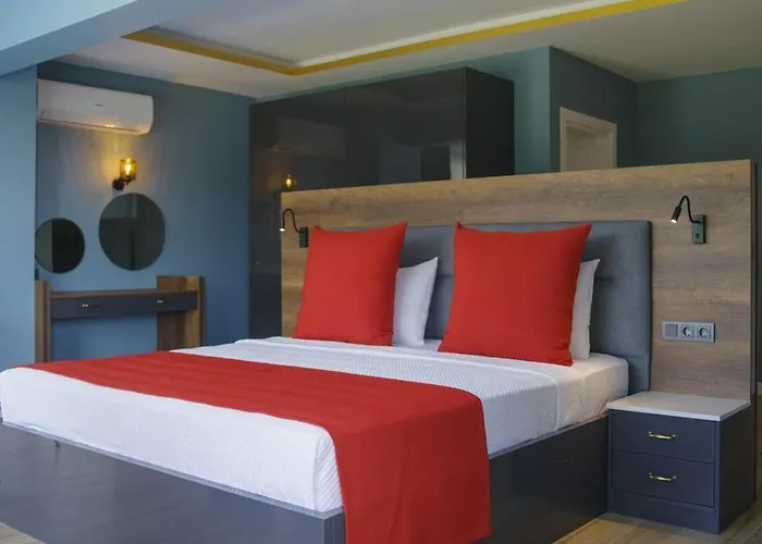 Private Luxury With Large Pool, Jacuzzi And Barbecue In Oeluedeniz * Fethiye