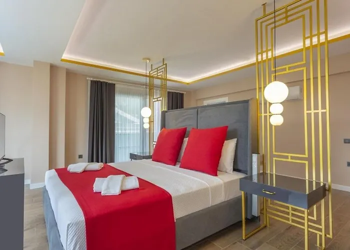 Private Luxury With Large Pool, Jacuzzi And Barbecue In Oeluedeniz * Fethiye