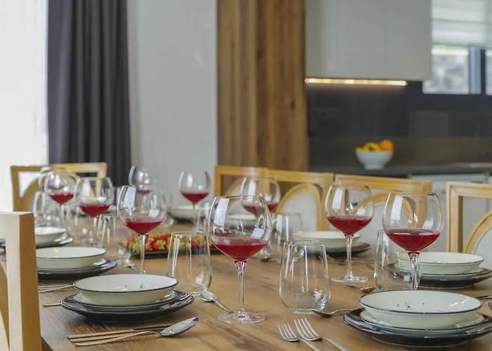 Private Luxury With Large Pool, Jacuzzi And Barbecue In Oeluedeniz Villa