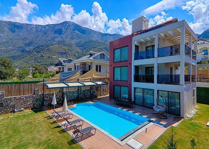 Private Luxury With Large Pool, Jacuzzi And Barbecue In Oeluedeniz * Fethiye
