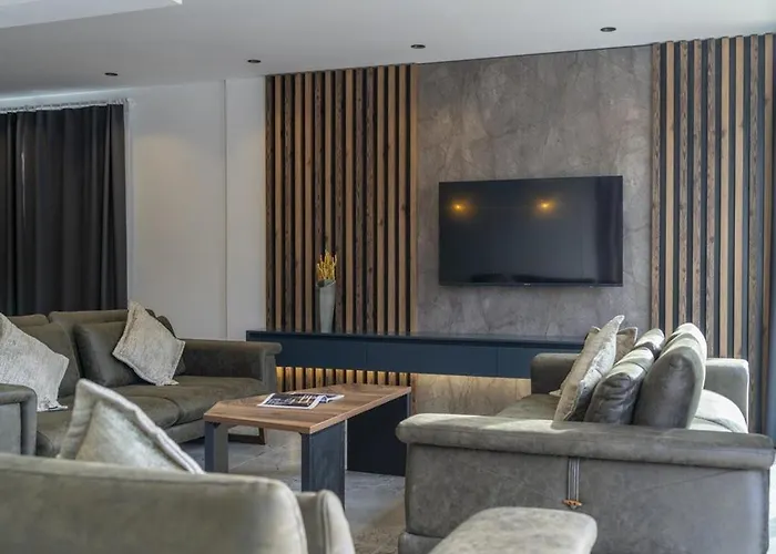 Private Luxury With Large Pool, Jacuzzi And Barbecue In Oeluedeniz Fethiye