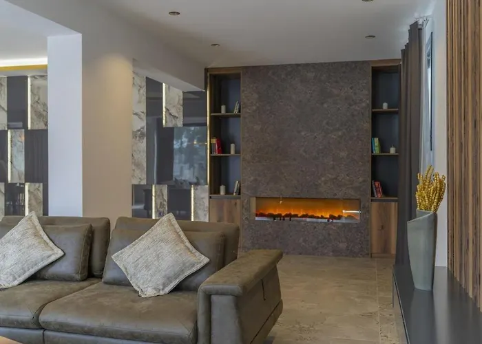 Private Luxury With Large Pool, Jacuzzi And Barbecue In Oeluedeniz Fethiye