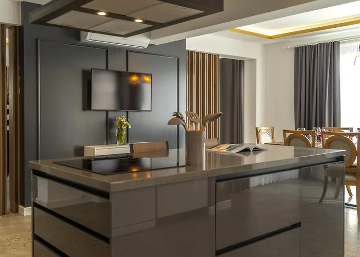 Private Luxury With Large Pool, Jacuzzi And Barbecue In Oeluedeniz Villa