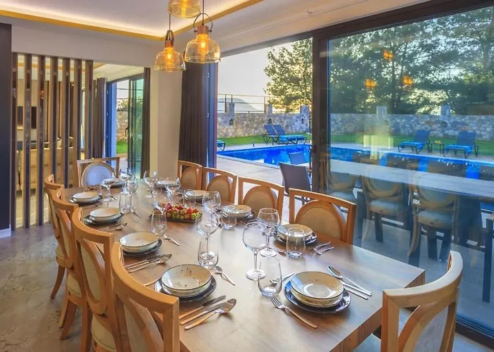 Private Luxury With Large Pool, Jacuzzi And Barbecue In Oeluedeniz Villa Fethiye