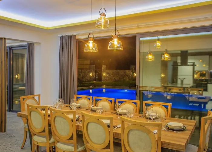 Private Luxury With Large Pool, Jacuzzi And Barbecue In Oeluedeniz * Fethiye