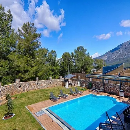 Villa Private Luxury With Large Pool, Jacuzzi And Barbecue In Oeluedeniz