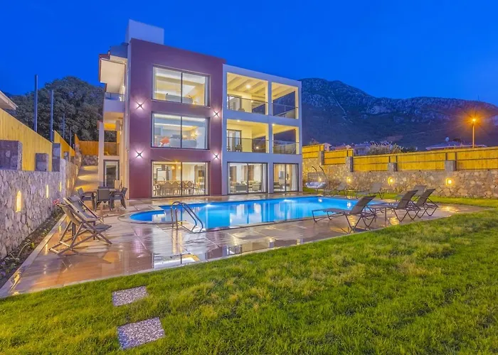 Villa Private Luxury With Large Pool, Jacuzzi And Barbecue In Oeluedeniz