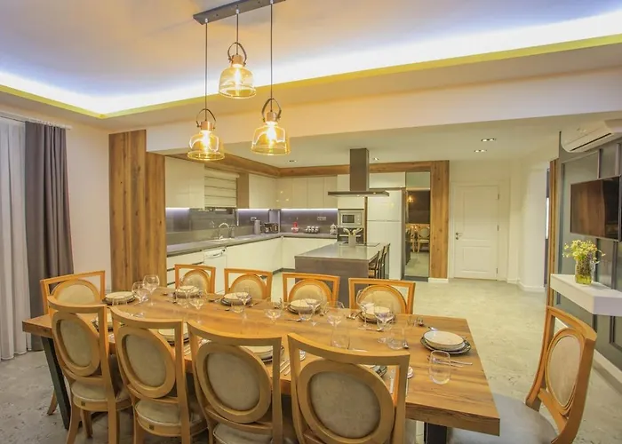 Private Luxury With Large Pool, Jacuzzi And Barbecue In Oeluedeniz * Fethiye